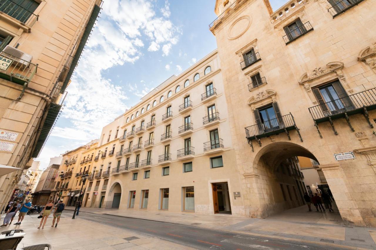 Eurostars Portico Alicante Bagian luar foto The Palau de la Generalitat, seat of the Government of the Balearic Islands.