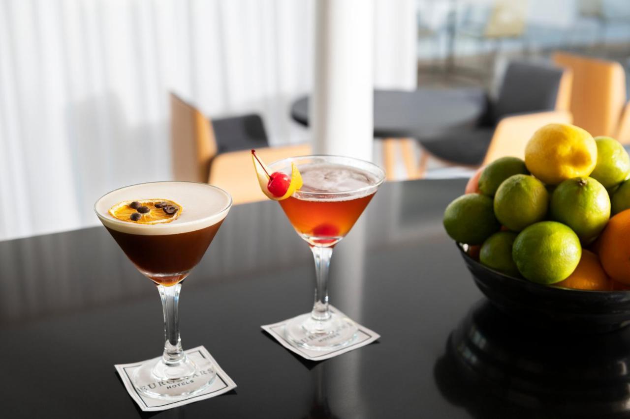 Eurostars Portico Alicante Bagian luar foto Cocktails at the bar