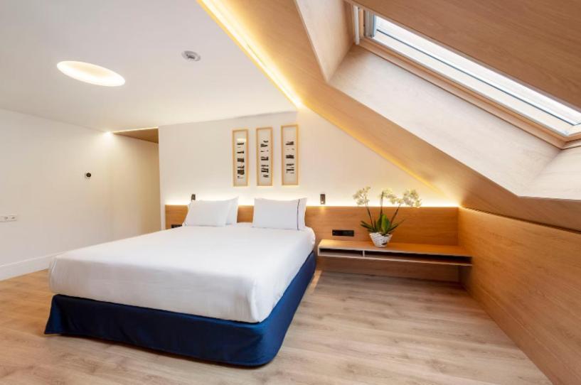 Eurostars Portico Alicante Bagian luar foto A room at the hotel